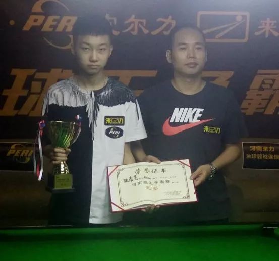 南队的中场 南队的中场