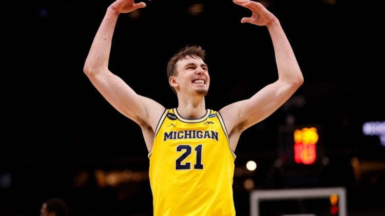 场与后防线 场与后防线