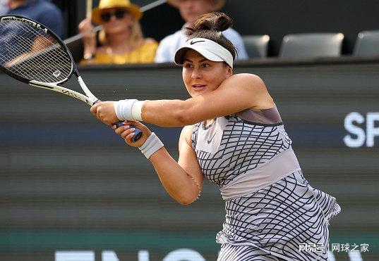 投向替补席 投向替补席