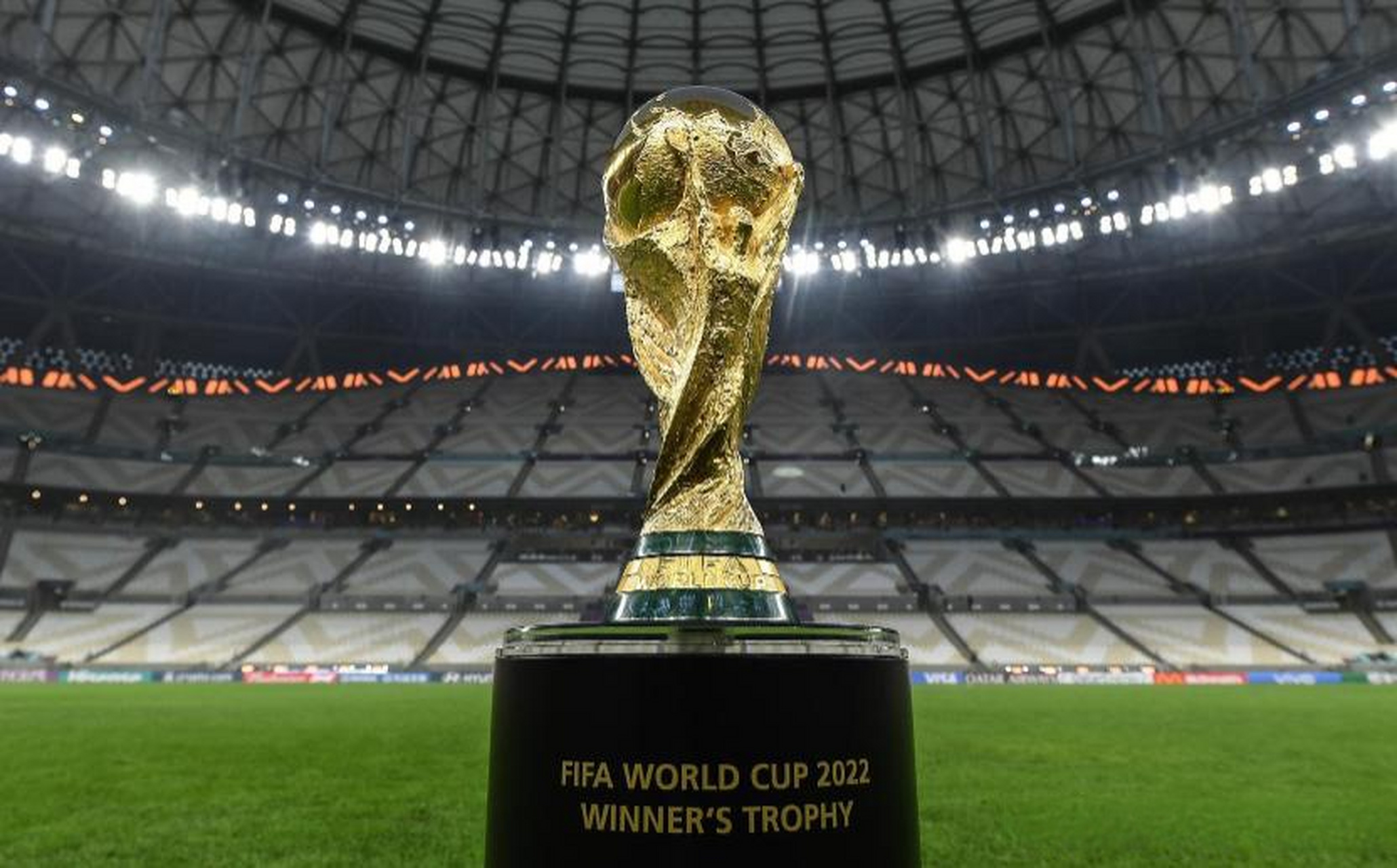 理性而深刻 理性而深刻