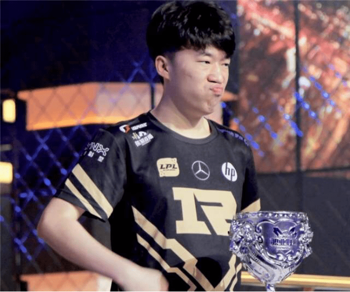 耀是轻而易 耀是轻而易